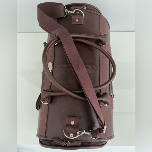 FETCHING BROWN CAT CARRIER APPROXIMATELY 18 x 11 x 12 - Picture 9 of 16